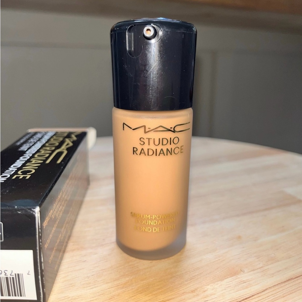 MAC Cosmetics Studio Radiance Foundation - C3.5